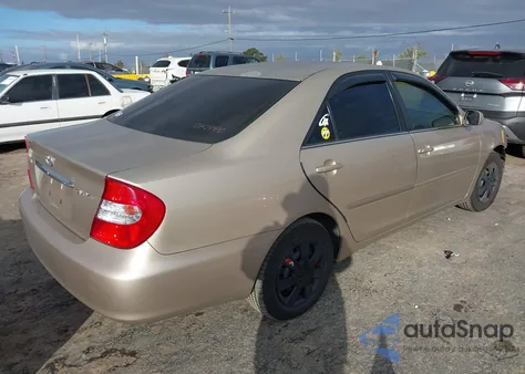 2004 Toyota Camry Le z USA, uszkodzony, nr VIN 4T1BE32K04U861053